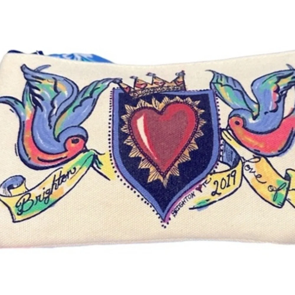 BRIGHTON CANVAS 2019 LOVE OF ART ZIP ART HEART SMALL STASH POUCH MAKEUP CASE